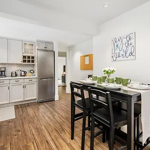 Gorgeous 4 Bedroom Garden Level At West & Ubc Villa