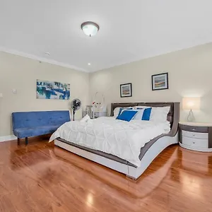 Luxurious Getaway In Vancouver-private With Attached Bathroom Gasthof
