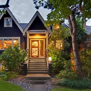 House On Dunbar Bed & Breakfast