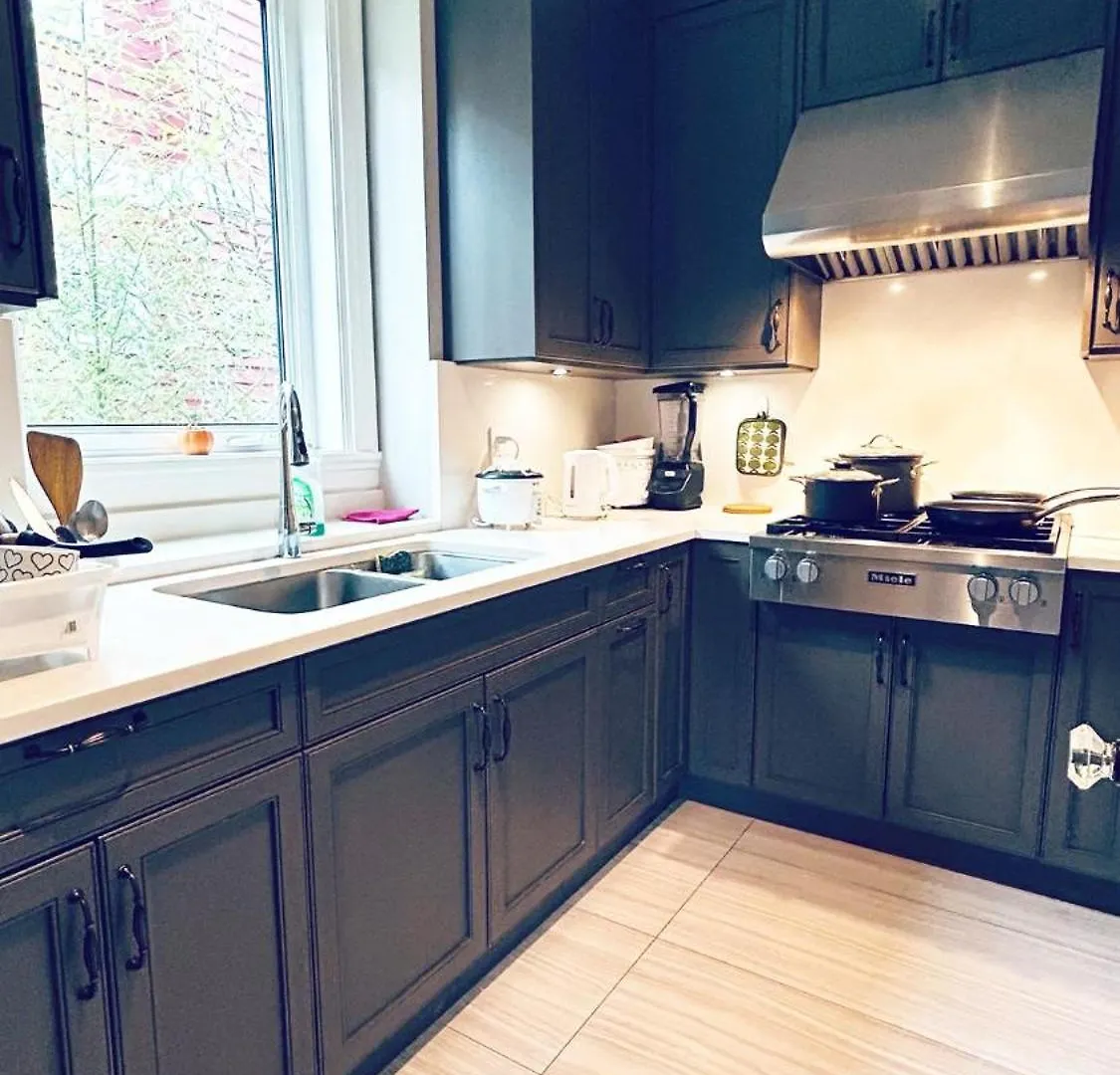 Holiday home Downstairs Room With Shared Washroom In Luxury House Vancouver Canada